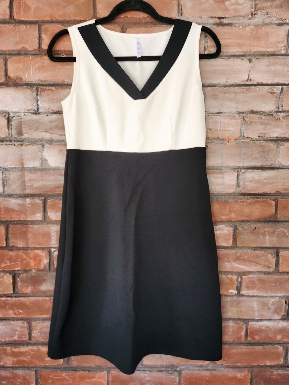 Blue Sky Black and Cream V-Neck Midi Dress - Picture 1 of 5
